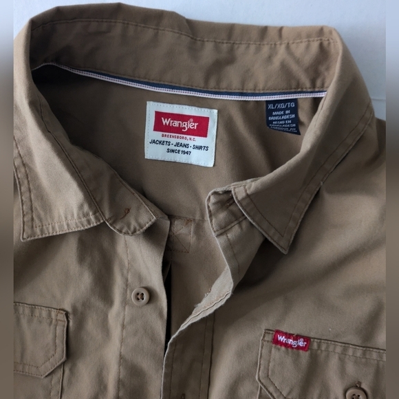 Wrangler button down shirt. Men's XL tan cotton blend work shirt. - Picture 1 of 5